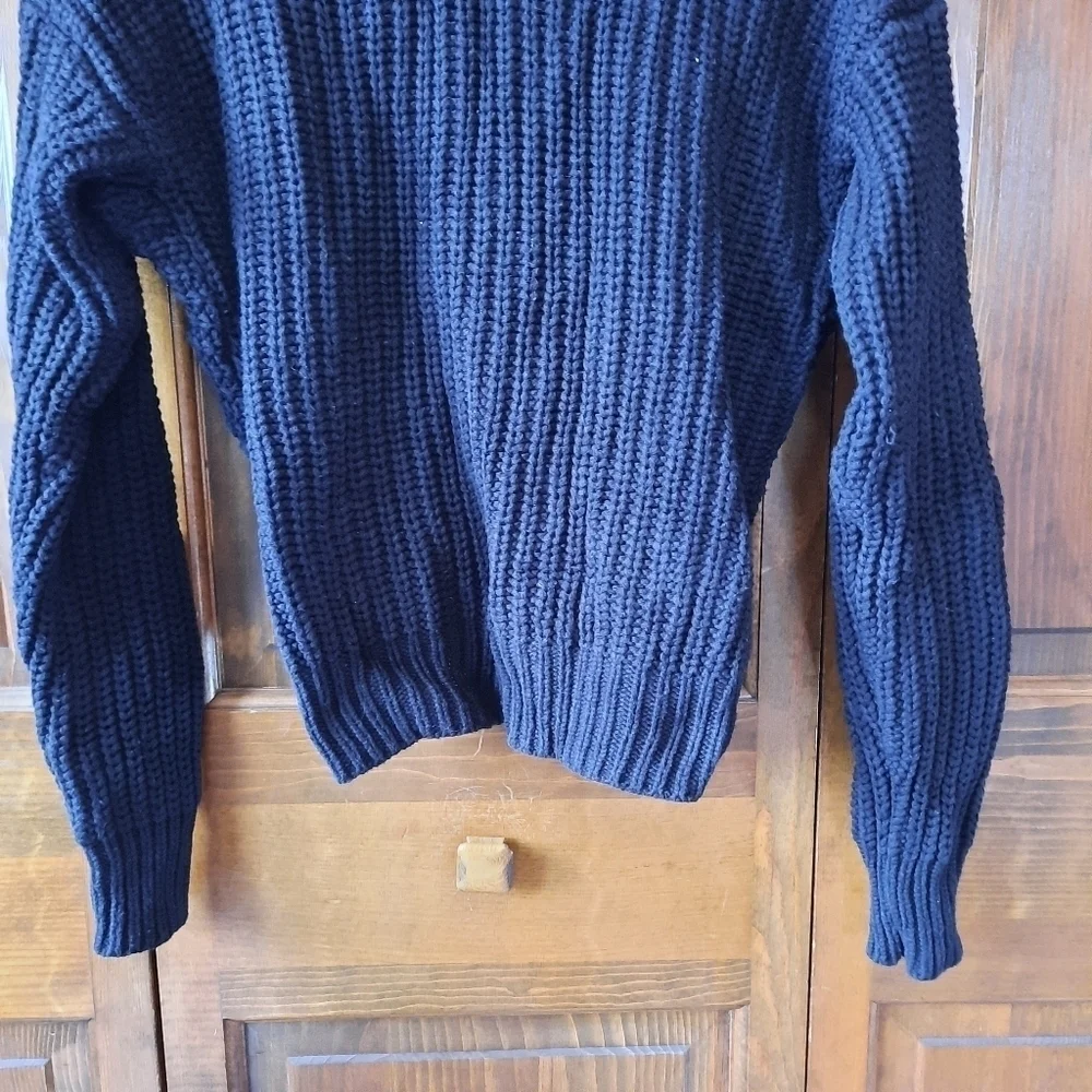 Black chunky ribbed knit crewneck sweater with back v-neck twist knot